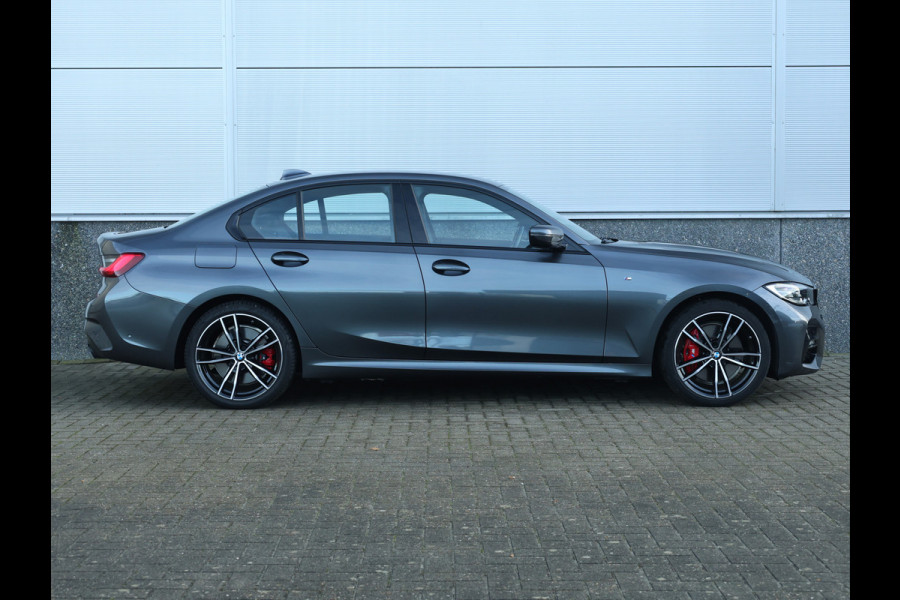 BMW 3-serie 330e M Sport HiFi / 19 inch / M-Sport remmen / Leder /