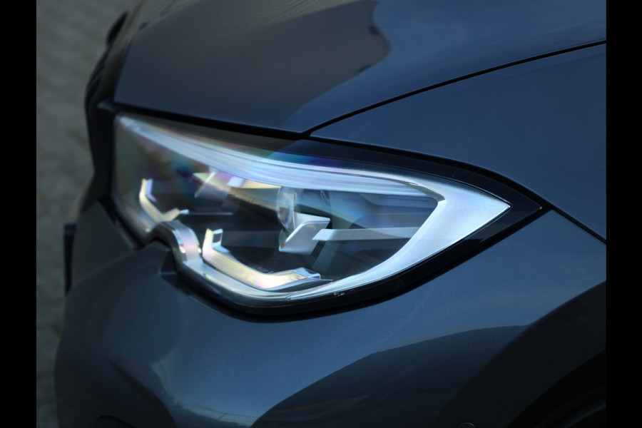 BMW 3-serie 330e M Sport HiFi / 19 inch / M-Sport remmen / Leder /