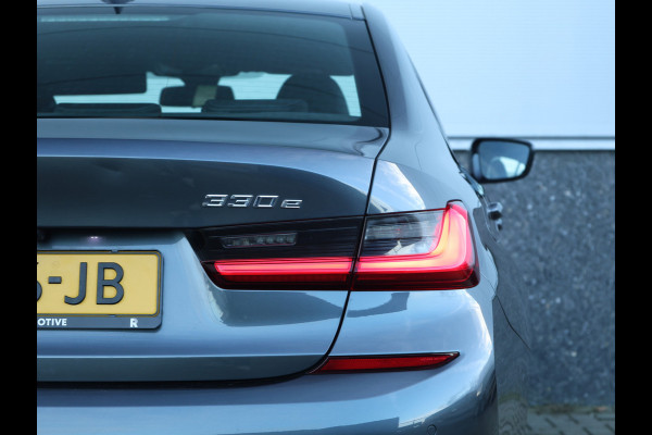 BMW 3-serie 330e M Sport HiFi / 19 inch / M-Sport remmen / Leder /