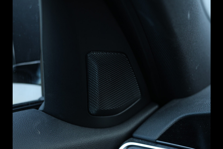 BMW 3-serie 330e M Sport HiFi / 19 inch / M-Sport remmen / Leder /