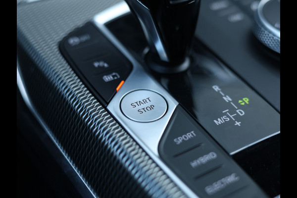 BMW 3-serie 330e M Sport HiFi / 19 inch / M-Sport remmen / Leder /