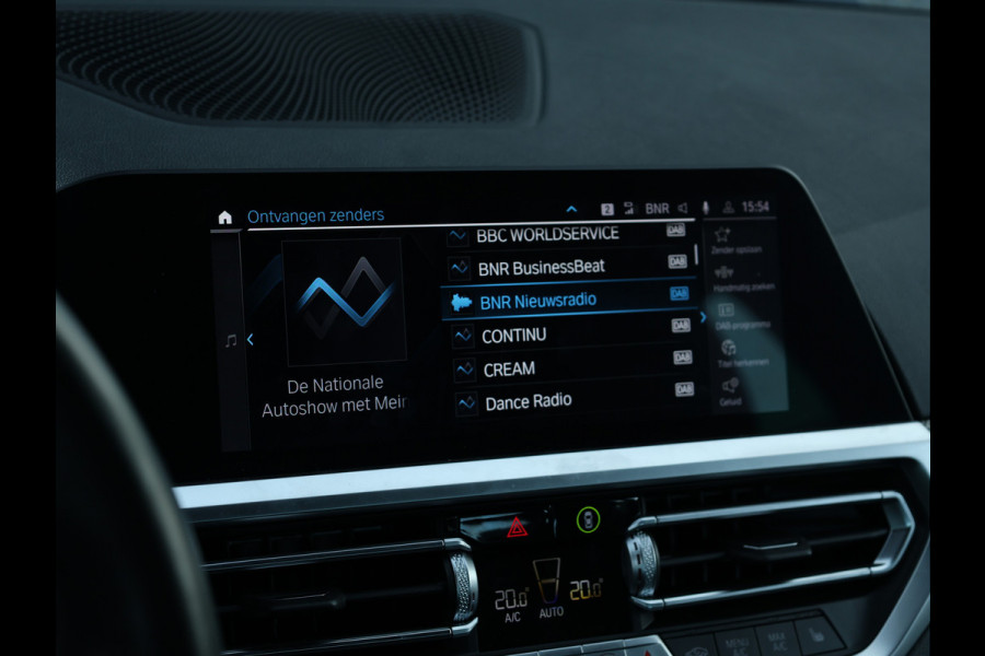 BMW 3-serie 330e M Sport HiFi / 19 inch / M-Sport remmen / Leder /