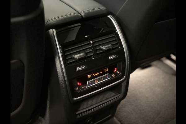 BMW X5 45e | M Sportseats | Frozen Black | Carbon | 360 Camera | Skylounce | ACC | Stoel Massage & Ventilatie | Indiv. Leder | Laser-LE Softclose | Achterasbesturing | Glasapplicatie | Stuur en achterbank verwarming | TH | 4-Zone | Isolatieglas | 22" | Bovag garantie.