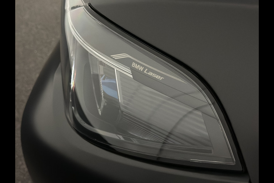 BMW X5 45e | M Sportseats | Frozen Black | Carbon | 360 Camera | Skylounce | ACC | Stoel Massage & Ventilatie | Indiv. Leder | Laser-LE Softclose | Achterasbesturing | Glasapplicatie | Stuur en achterbank verwarming | TH | 4-Zone | Isolatieglas | 22" | Bovag garantie.