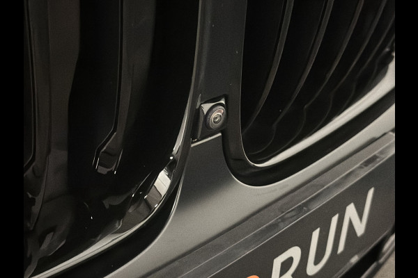 BMW X5 45e | M Sportseats | Frozen Black | Carbon | 360 Camera | Skylounce | ACC | Stoel Massage & Ventilatie | Indiv. Leder | Laser-LE Softclose | Achterasbesturing | Glasapplicatie | Stuur en achterbank verwarming | TH | 4-Zone | Isolatieglas | 22" | Bovag garantie.