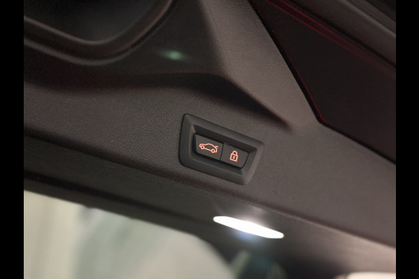 BMW X5 45e | M Sportseats | Frozen Black | Carbon | 360 Camera | Skylounce | ACC | Stoel Massage & Ventilatie | Indiv. Leder | Laser-LE Softclose | Achterasbesturing | Glasapplicatie | Stuur en achterbank verwarming | TH | 4-Zone | Isolatieglas | 22" | Bovag garantie.