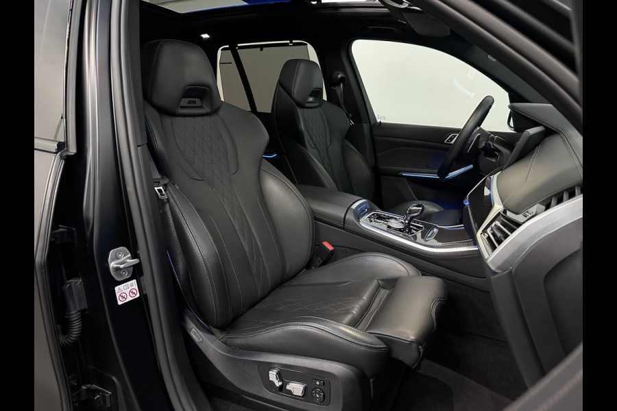 BMW X5 45e | M Sportseats | Frozen Black | Carbon | 360 Camera | Skylounce | ACC | Stoel Massage & Ventilatie | Indiv. Leder | Laser-LE Softclose | Achterasbesturing | Glasapplicatie | Stuur en achterbank verwarming | TH | 4-Zone | Isolatieglas | 22" | Bovag garantie.