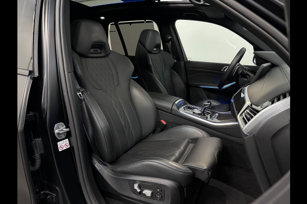 BMW X5 45e | M Sportseats | Frozen Black | Carbon | 360 Camera | Skylounce | ACC | Stoel Massage & Ventilatie | Indiv. Leder | Laser-LE Softclose | Achterasbesturing | Glasapplicatie | Stuur en achterbank verwarming | TH | 4-Zone | Isolatieglas | 22" | Bovag garantie.