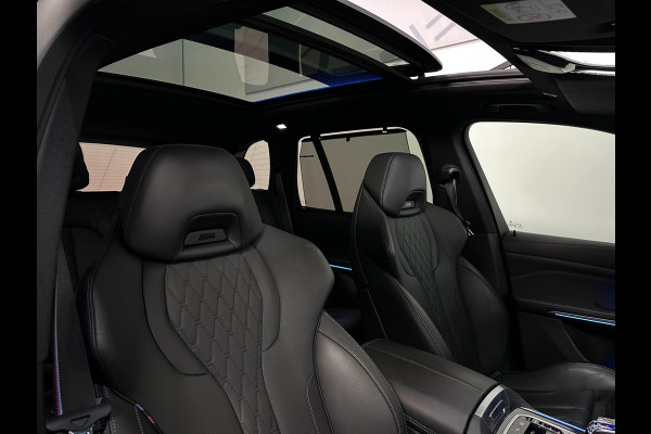 BMW X5 45e | M Sportseats | Frozen Black | Carbon | 360 Camera | Skylounce | ACC | Stoel Massage & Ventilatie | Indiv. Leder | Laser-LE Softclose | Achterasbesturing | Glasapplicatie | Stuur en achterbank verwarming | TH | 4-Zone | Isolatieglas | 22" | Bovag garantie.