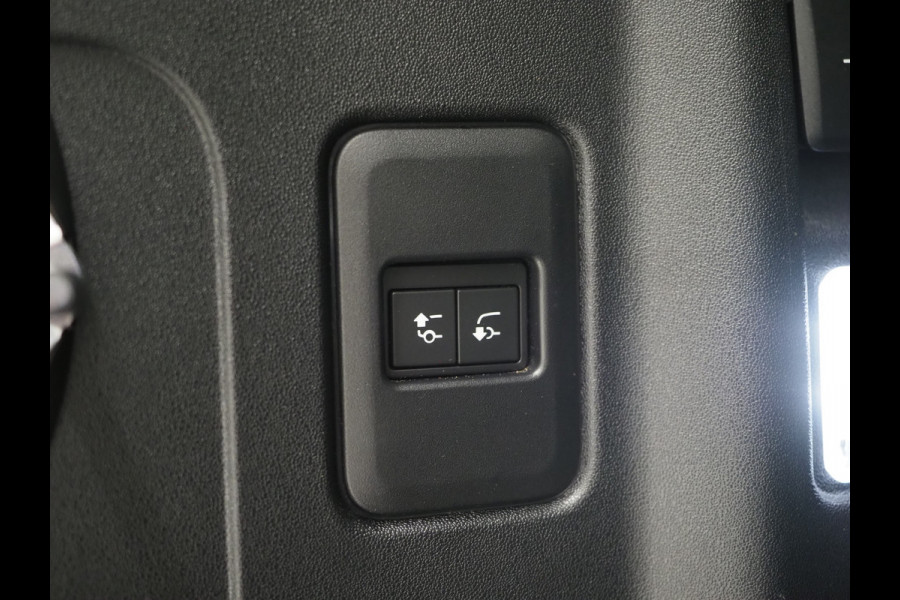 Land Rover Defender 110 2.0 P400e | Panoramadak | Luchtvering | Meridian | 360 | Keyless | Trekhaak | Leder | Carplay