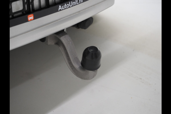 Land Rover Defender 110 2.0 P400e | Panoramadak | Luchtvering | Meridian | 360 | Keyless | Trekhaak | Leder | Carplay