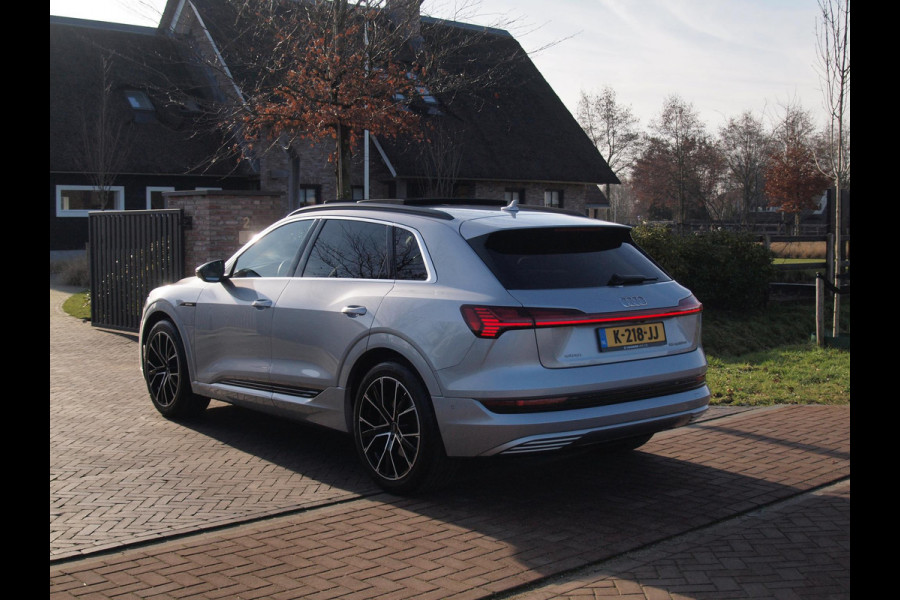 Audi e-tron 55 quattro Business edition Plus 95 kWh | Panoramadak | Camera | Apple Carplay | Cruise Control |
