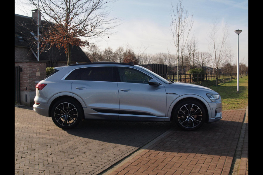 Audi e-tron 55 quattro Business edition Plus 95 kWh | Panoramadak | Camera | Apple Carplay | Cruise Control |