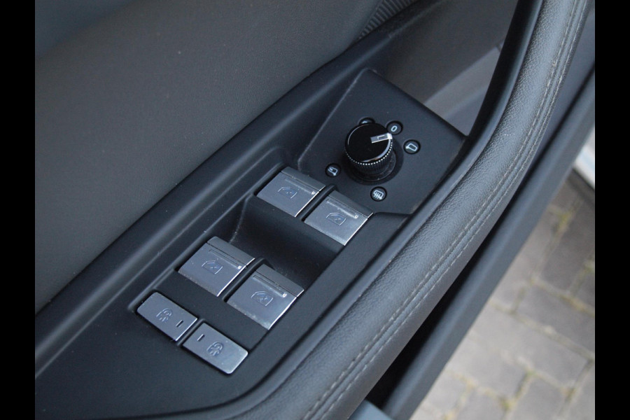 Audi e-tron 55 quattro Business edition Plus 95 kWh | Panoramadak | Camera | Apple Carplay | Cruise Control |