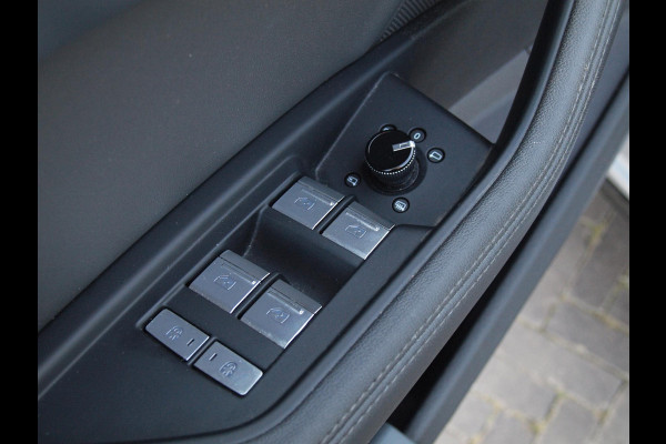 Audi e-tron 55 quattro Business edition Plus 95 kWh | Panoramadak | Camera | Apple Carplay | Cruise Control |
