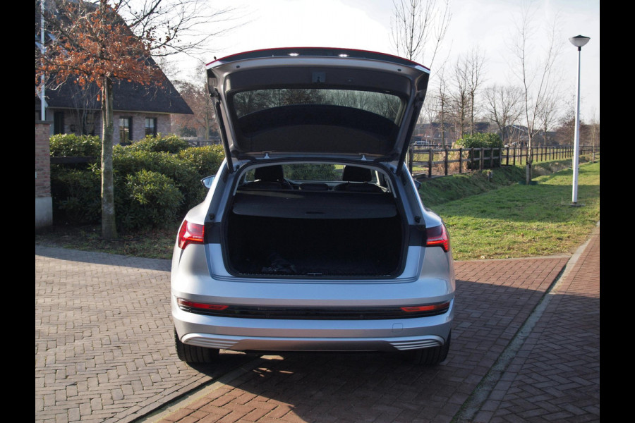 Audi e-tron 55 quattro Business edition Plus 95 kWh | Panoramadak | Camera | Apple Carplay | Cruise Control |