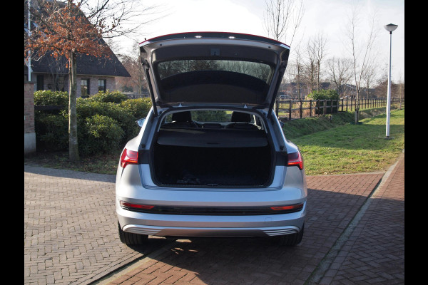 Audi e-tron 55 quattro Business edition Plus 95 kWh | Panoramadak | Camera | Apple Carplay | Cruise Control |