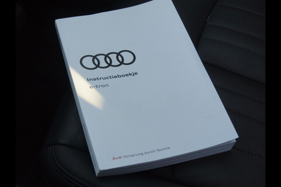 Audi e-tron 55 quattro Business edition Plus 95 kWh | Panoramadak | Camera | Apple Carplay | Cruise Control |