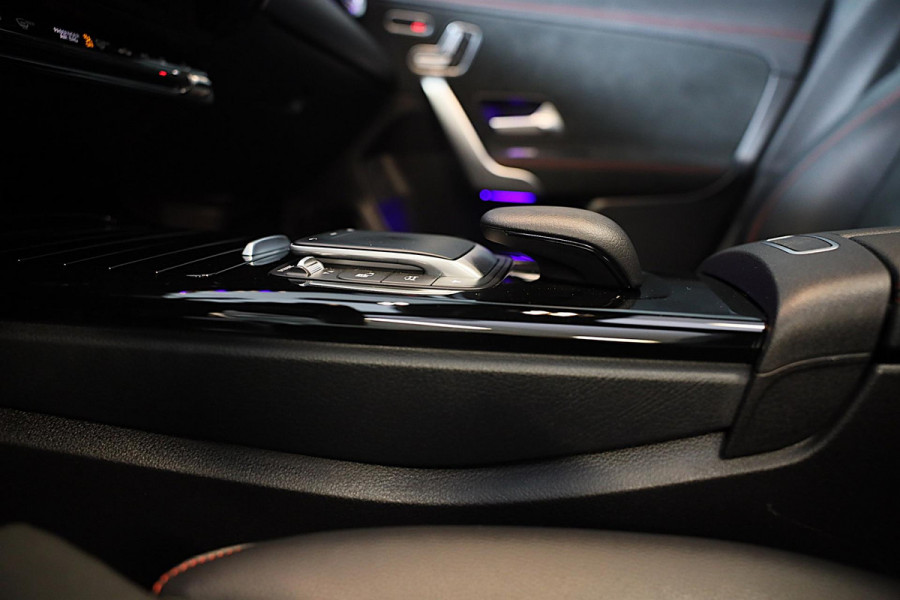 Mercedes-Benz CLA-Klasse 250 e AMG 45 Look / Memory / Elek Stoelen / Cruise Control / Camera / Open Panoramadak / Led / 18 Inch