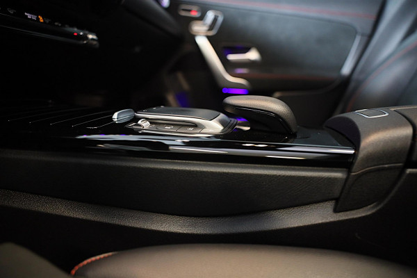 Mercedes-Benz CLA-Klasse 250 e AMG 45 Look / Memory / Elek Stoelen / Cruise Control / Camera / Open Panoramadak / Led / 18 Inch