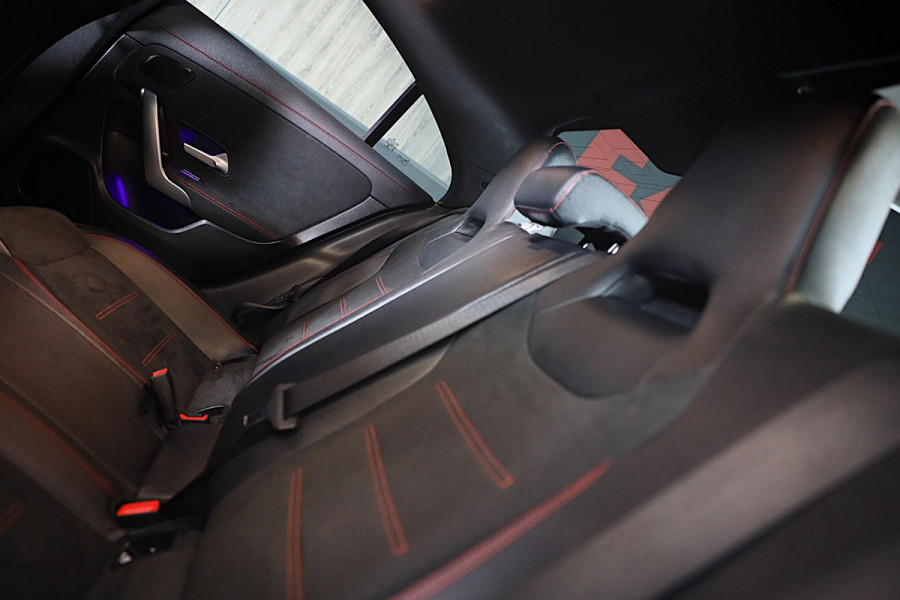 Mercedes-Benz CLA-Klasse 250 e AMG 45 Look / Memory / Elek Stoelen / Cruise Control / Camera / Open Panoramadak / Led / 18 Inch
