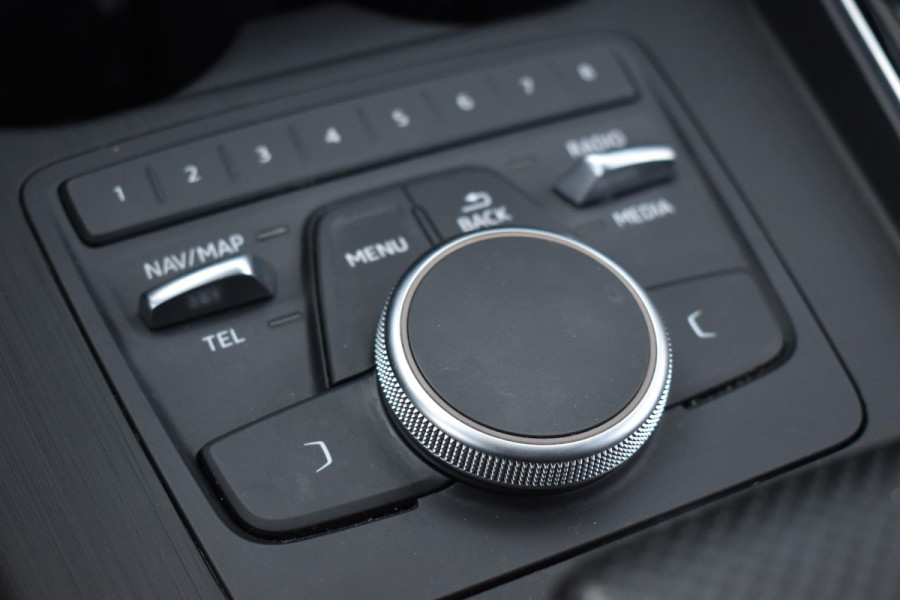 Audi A4 Avant 2.0 TFSI MHEV Sport S line black edition 3x S-line Keyless Leder Matrix