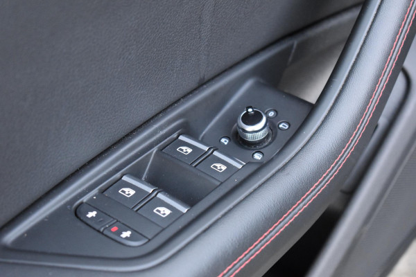 Audi A4 Avant 2.0 TFSI MHEV Sport S line black edition 3x S-line Keyless Leder Matrix