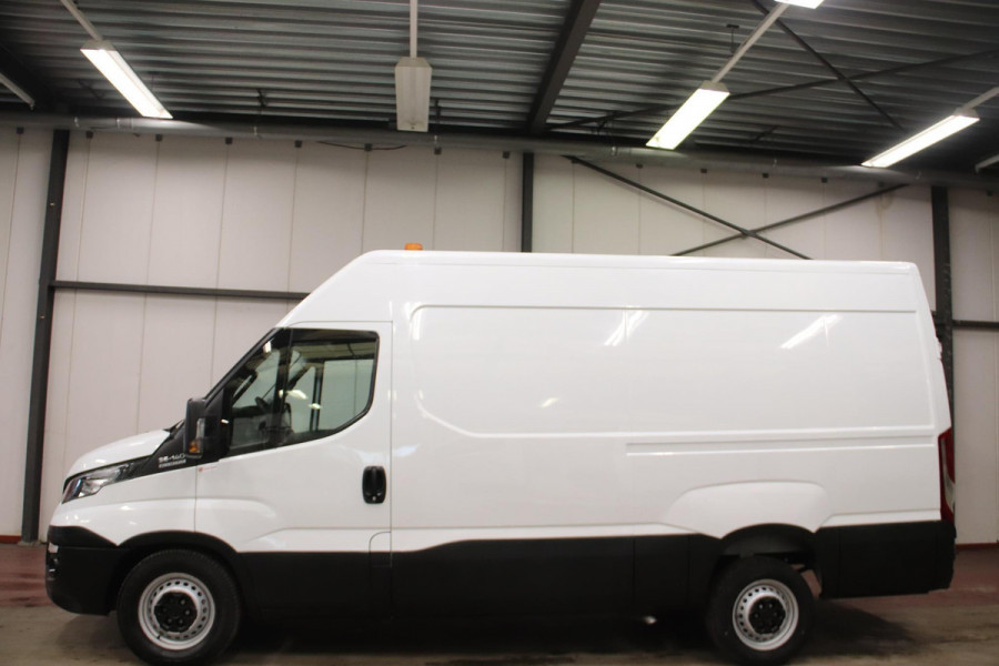 Iveco Daily 35S14V 2.3 352 L2H2 Iveco Daily 35S14V 2.3 352 H2 AUTOMAAT 3500KG TREKVERMOGEN
