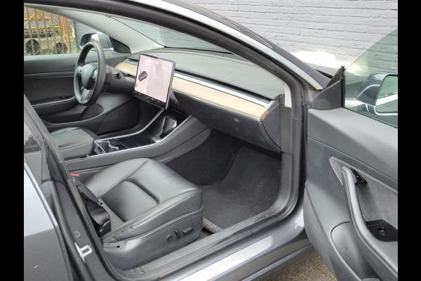 Tesla Model 3 RWD SR plus 325PK SOH 91% Trekhaak Lmv 18" AutoPilot FSD Leder Panoramadak Adaptive-Cruise Camera's Elektr.-Stuur+Stoelen+Spiege Navi LED Comfortstoelen ACC DAB Voorverwarmen interieur via App Keyless One-Pedal-Drive Origineel Nederlandse Auto 1.000KG Trekgewicht