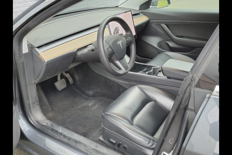 Tesla Model 3 RWD SR plus 325PK SOH 91% Trekhaak Lmv 18" AutoPilot FSD Leder Panoramadak Adaptive-Cruise Camera's Elektr.-Stuur+Stoelen+Spiege Navi LED Comfortstoelen ACC DAB Voorverwarmen interieur via App Keyless One-Pedal-Drive Origineel Nederlandse Auto 1.000KG Trekgewicht