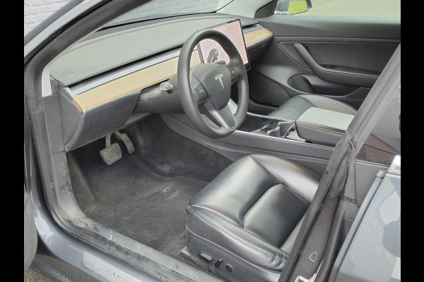 Tesla Model 3 RWD SR plus 325PK SOH 91% Trekhaak Lmv 18" AutoPilot FSD Leder Panoramadak Adaptive-Cruise Camera's Elektr.-Stuur+Stoelen+Spiege Navi LED Comfortstoelen ACC DAB Voorverwarmen interieur via App Keyless One-Pedal-Drive Origineel Nederlandse Auto 1.000KG Trekgewicht