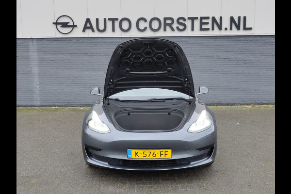 Tesla Model 3 RWD SR plus 325PK SOH 91% Trekhaak Lmv 18" AutoPilot FSD Leder Panoramadak Adaptive-Cruise Camera's Elektr.-Stuur+Stoelen+Spiege Navi LED Comfortstoelen ACC DAB Voorverwarmen interieur via App Keyless One-Pedal-Drive Origineel Nederlandse Auto 1.000KG Trekgewicht