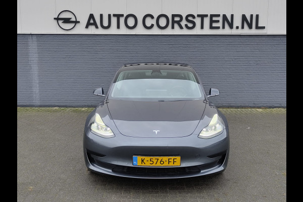 Tesla Model 3 RWD SR plus 325PK SOH 91% Trekhaak Lmv 18" AutoPilot FSD Leder Panoramadak Adaptive-Cruise Camera's Elektr.-Stuur+Stoelen+Spiege Navi LED Comfortstoelen ACC DAB Voorverwarmen interieur via App Keyless One-Pedal-Drive Origineel Nederlandse Auto 1.000KG Trekgewicht