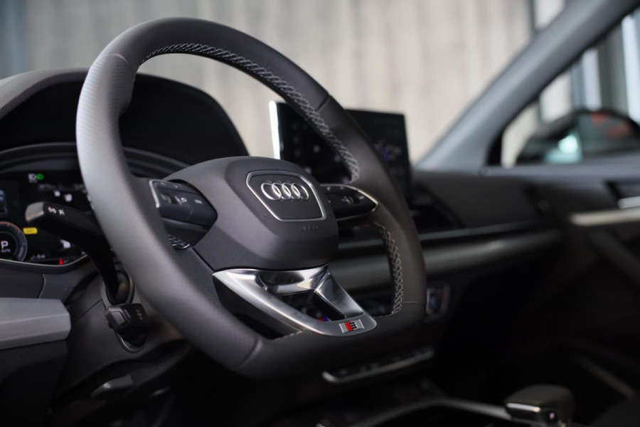 Audi Q5 Sportback 55 TFSI e Quattro SQ5 Look / FACELIFT / Carbon / Digital Cockpit / Dode Hoek / Lane Assist / Open Pano / 21 Inch