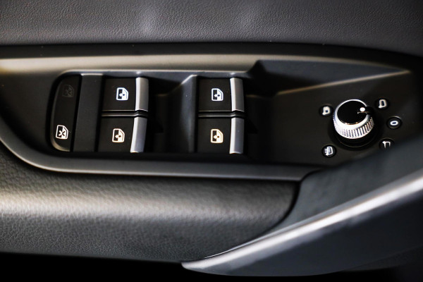 Audi Q5 Sportback 55 TFSI e Quattro SQ5 Look / FACELIFT / Carbon / Digital Cockpit / Dode Hoek / Lane Assist / Open Pano / 21 Inch