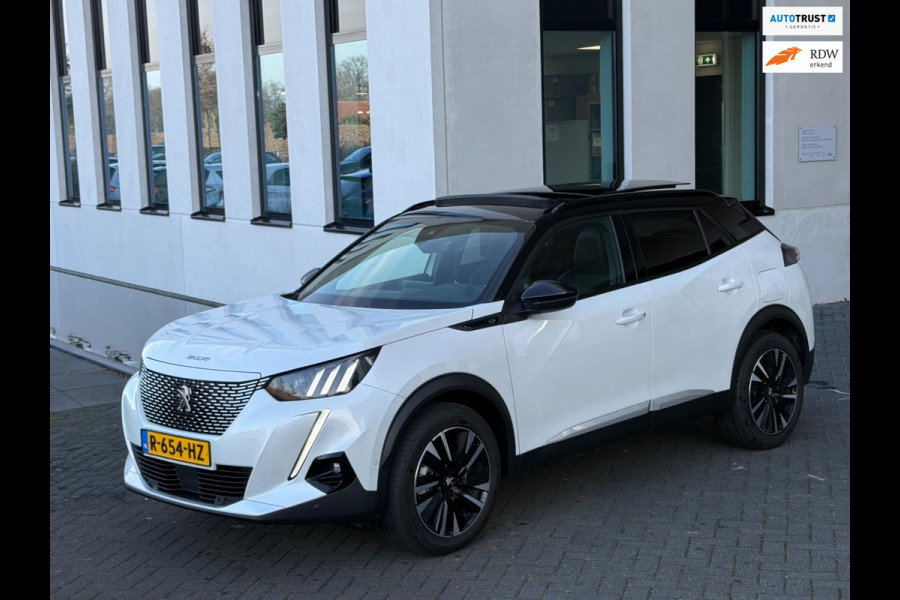 Peugeot e-2008 EV GT 50 kWh, elect. te openen panoramadak, achteruitrijcamera, 1/2 lederen sportinterieur, 17 inch, adaptief cruis