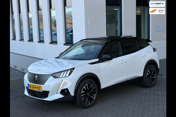 Peugeot e-2008 EV GT 50 kWh, elect. te openen panoramadak, achteruitrijcamera, 1/2 lederen sportinterieur, 17 inch, adaptief cruis