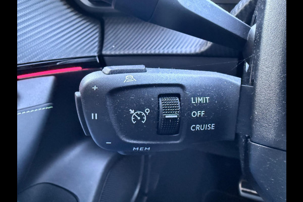 Peugeot e-2008 EV GT 50 kWh, elect. te openen panoramadak, achteruitrijcamera, 1/2 lederen sportinterieur, 17 inch, adaptief cruis