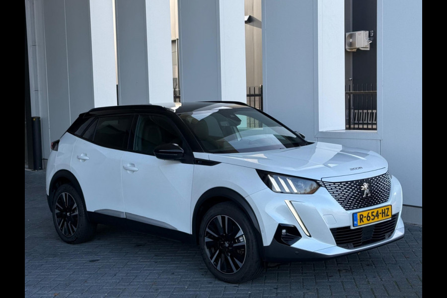 Peugeot e-2008 EV GT 50 kWh, elect. te openen panoramadak, achteruitrijcamera, 1/2 lederen sportinterieur, 17 inch, adaptief cruis