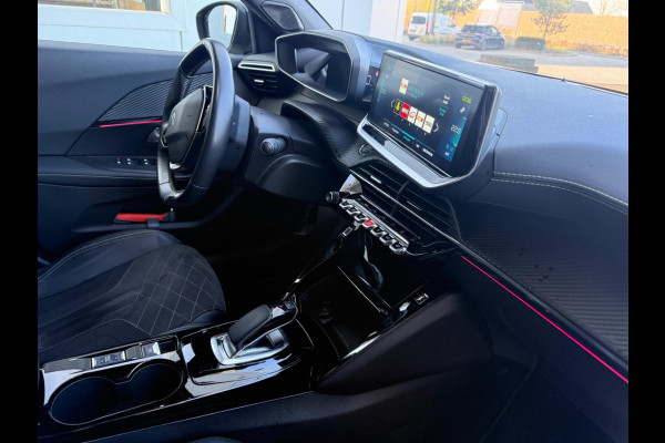 Peugeot e-2008 EV GT 50 kWh, elect. te openen panoramadak, achteruitrijcamera, 1/2 lederen sportinterieur, 17 inch, adaptief cruis