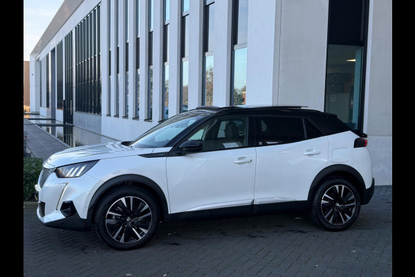 Peugeot e-2008 EV GT 50 kWh, elect. te openen panoramadak, achteruitrijcamera, 1/2 lederen sportinterieur, 17 inch, adaptief cruis