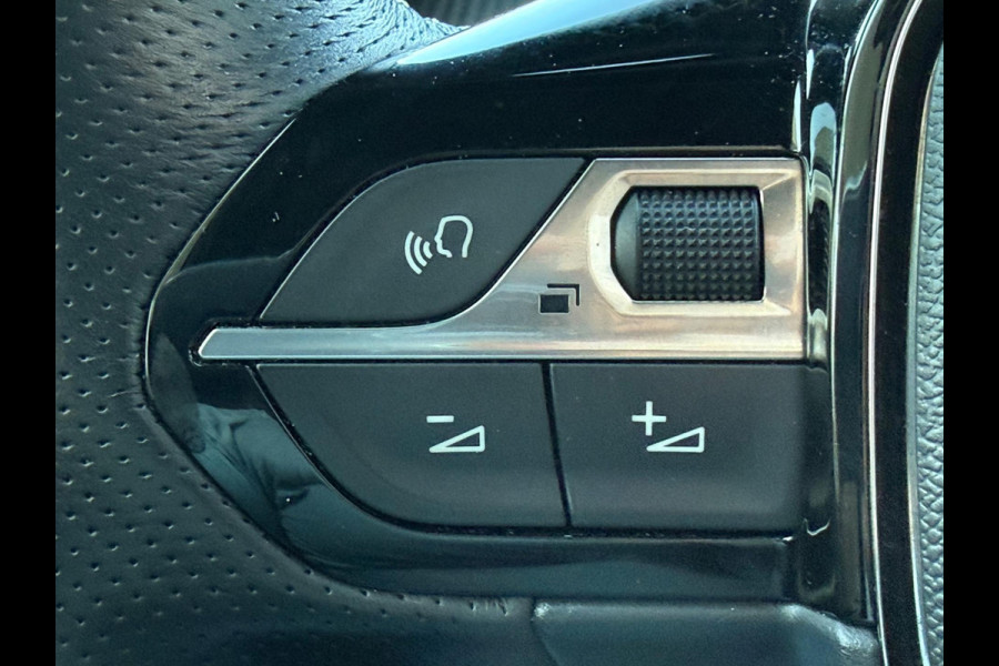 Peugeot e-2008 EV GT 50 kWh, elect. te openen panoramadak, achteruitrijcamera, 1/2 lederen sportinterieur, 17 inch, adaptief cruis