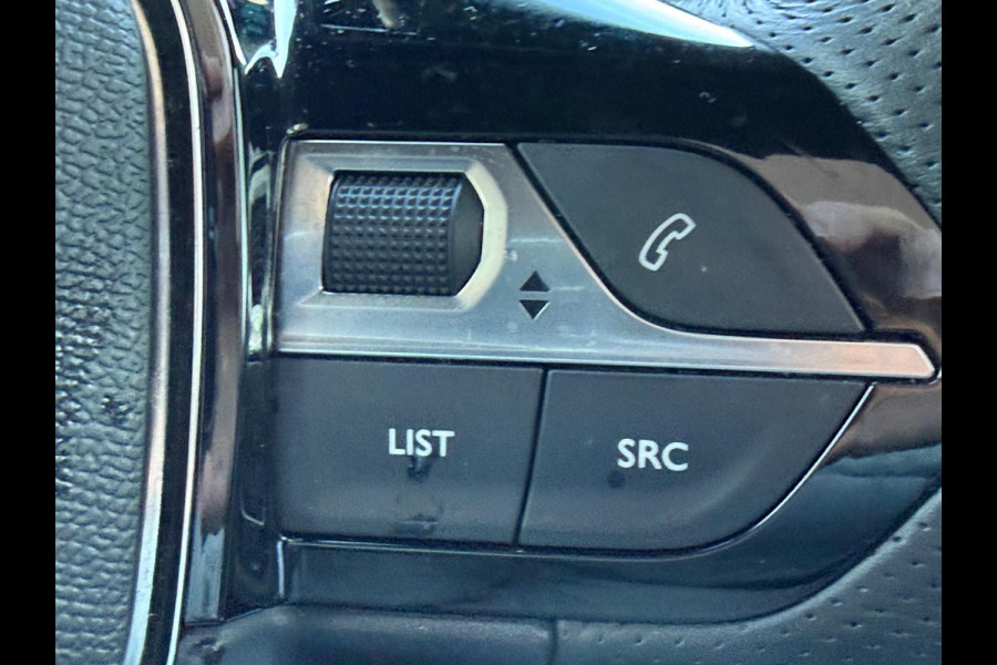 Peugeot e-2008 EV GT 50 kWh, elect. te openen panoramadak, achteruitrijcamera, 1/2 lederen sportinterieur, 17 inch, adaptief cruis