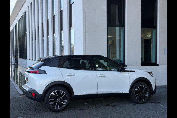 Peugeot e-2008 EV GT 50 kWh, elect. te openen panoramadak, achteruitrijcamera, 1/2 lederen sportinterieur, 17 inch, adaptief cruis