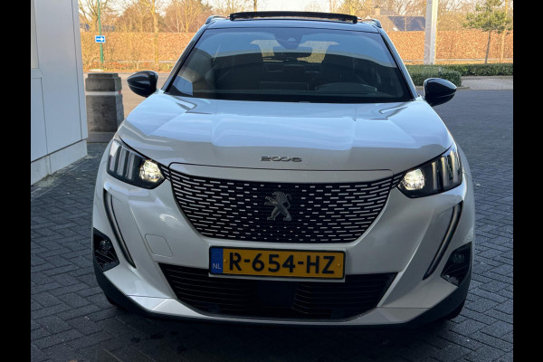 Peugeot e-2008 EV GT 50 kWh, elect. te openen panoramadak, achteruitrijcamera, 1/2 lederen sportinterieur, 17 inch, adaptief cruis