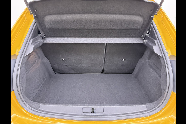 Peugeot e-208 EV Allure Première 50kWh SOH 89% Navi Ecc Stoelverwarming 360°Camera Apple Carplay Android Auto Cruise Control Pdc Led Lmv 16" Privacy Glas DAB+ Keyless Rijstrooksensor 1e Eigenaar Origineel Nederlandse Auto Dealeronderhouden