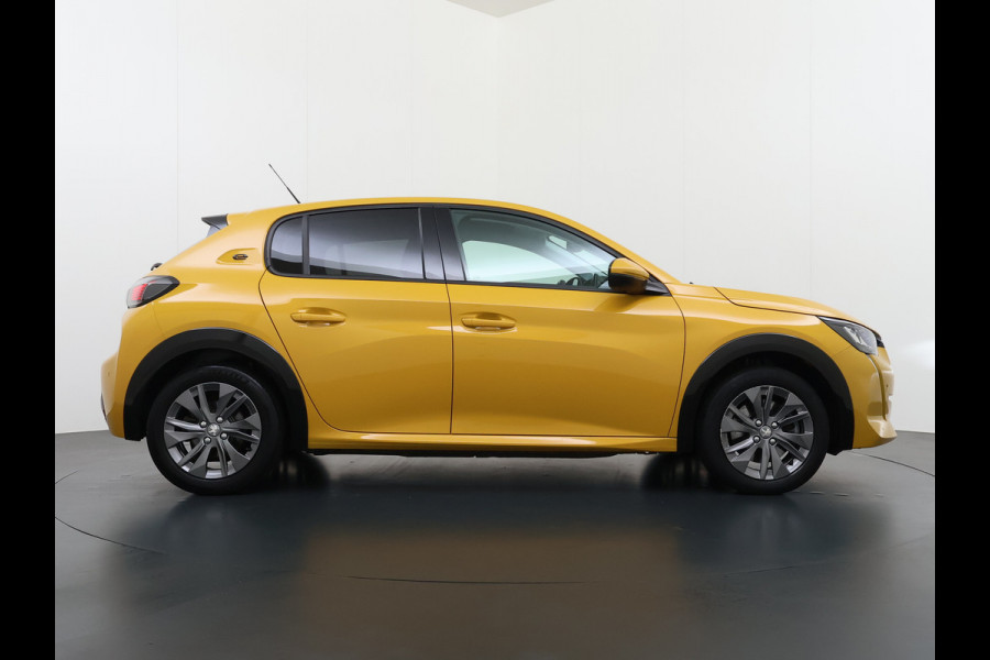 Peugeot e-208 EV Allure Première 50kWh SOH 89% Navi Ecc Stoelverwarming 360°Camera Apple Carplay Android Auto Cruise Control Pdc Led Lmv 16" Privacy Glas DAB+ Keyless Rijstrooksensor 1e Eigenaar Origineel Nederlandse Auto Dealeronderhouden