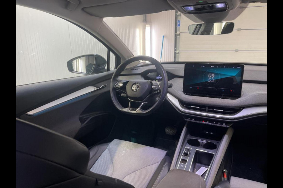 Škoda ENYAQ iV 60 Airco ECC Navi Wireless Carplay Sportpack Adaptive Cruise Control Trekhaak PDC Full LED 19" Velgen Ambient light