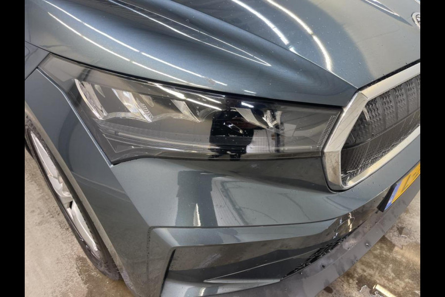 Škoda ENYAQ iV 60 Airco ECC Navi Wireless Carplay Sportpack Adaptive Cruise Control Trekhaak PDC Full LED 19" Velgen Ambient light