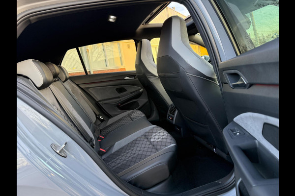 Volkswagen Golf 1.5 eTSI 2024 FACE-LIFT R-LINE DSG PANO ACC LEDER ALCANTARA